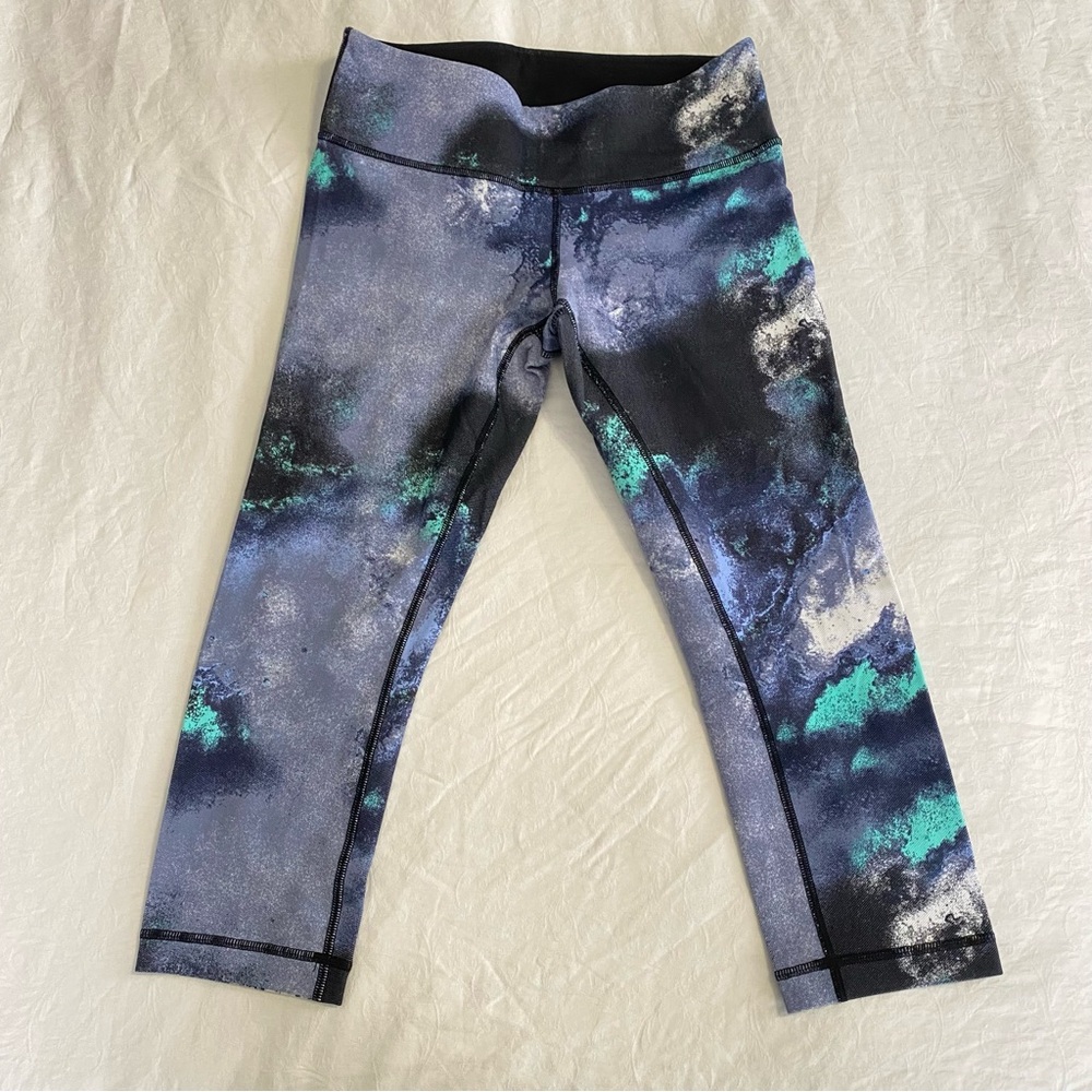 Lululemon Mid Rise Wunder Under Crops in the Denim Luon Milky Way print
